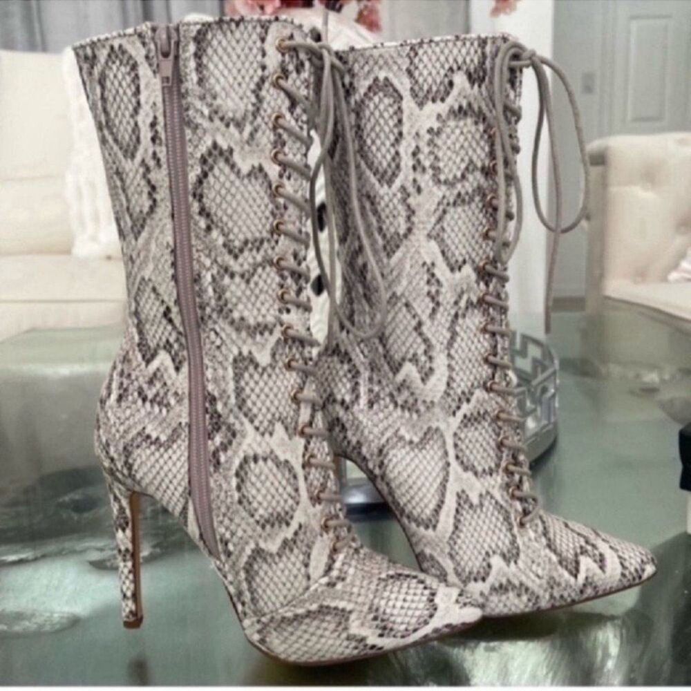 Beautiful Snake Pointy Toe Boots Size 6 - Picture 10 of 12